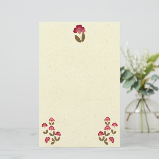 Drukvulling op lichtroze buis briefpapier (Staand voorkant)