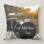 Drum Kit Drummer Rock personaliseren Aanpassen Kussen<br><div class="desc">Zwarte drum Kit in het zonlicht Perfect voor de drummer die van een rots houdt en in hun leven rolt

Dit is perfect om u aan te passen en aan te passen met uw bandnaam,  tekst,  datum,  naam of iets anders wat uw hart wenst... de mogelijkheden zijn eindeloos!</div>