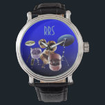 Drum Set Gepersonaliseerde Monogram Gift Watch Horloge<br><div class="desc">Om u te personaliseren / aanpassen met de initialen / naam van de ontvanger,  kies ideaal lettertype,  letterkleur of verwijder het indien niet nodig. Verkrijgbaar in vele verschillende stijlen & kleuren.</div>