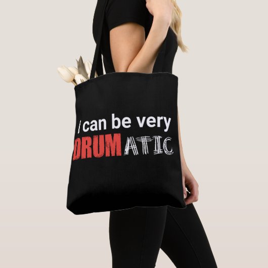 Drumatic Funny Quote met Rode en Witte Tekst Tote Bag (Dichtbij)