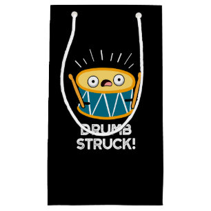Drumb Struck Funny Drummer Drum Pun Dark BG Klein Cadeauzakje
