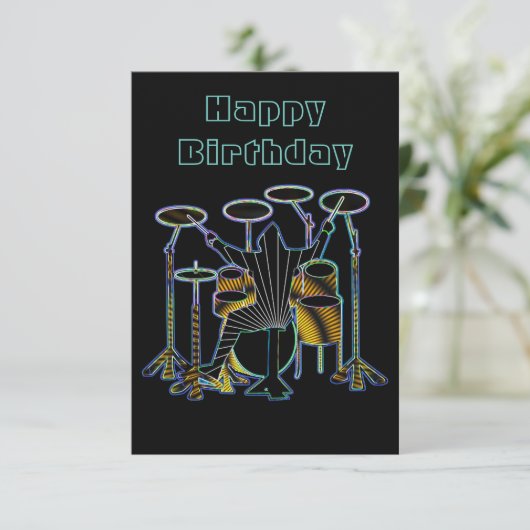 Drummer die zijn drumstel speelt kaart (Staand voorkant)