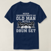 Drummer onderschat nooit een oud Man met een tromm T-shirt (Design voorkant)