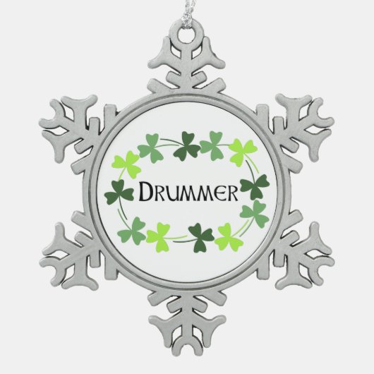 Drummer Shamrock Oval Tin Sneeuwvlok Ornament (Voorkant)