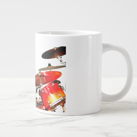 Drummer steekt in echte luchtschaduwdrums grote koffiekop (Rechts)
