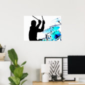 Drummer steekt in luchtschaduwblauwe invertdrums poster (Thuiskantoor)
