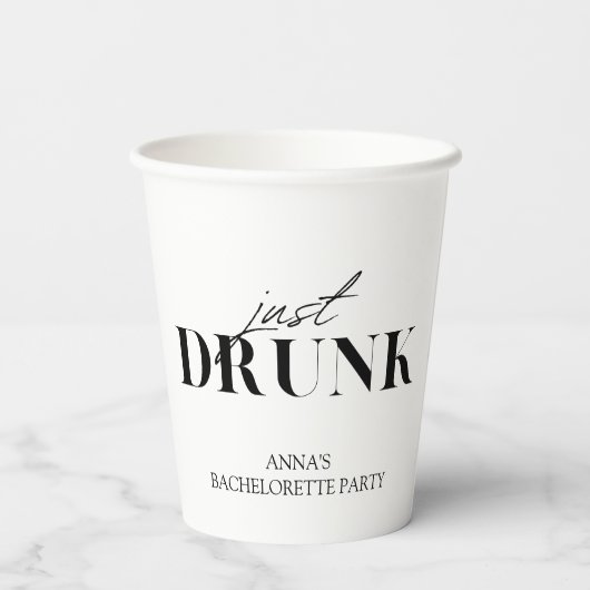 Drunk In Love | Gewoon drink Bachelorette Papieren Bekers (Achterkant)