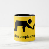 Drunken mensen die ⚠ Thaise ⚠ kruisen Tweekleurige Koffiemok (Center)