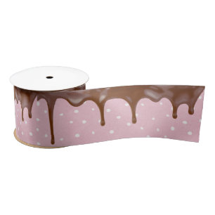 Druppelen Chocolade Icing op Polka Dots Satijnen Lint
