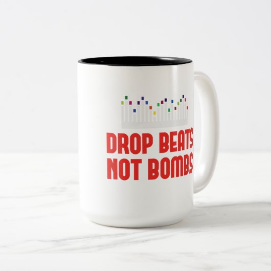 druppels zonder bommen DJ en Mok muziekproducent (Voorkant rechts)