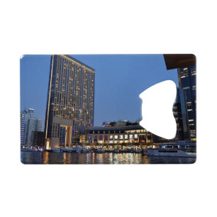 Dubai architectuur bij nacht creditkaart flessenopener