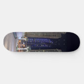 Dubai architectuur bij nacht skateboard (Horizontaal)