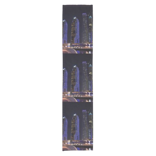 Dubai Cayan Tower 's nachts Korte Tafelloper (Voorkant)