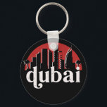 Dubai UAE  Retro City Skyline Cityscape Art Sleutelhanger<br><div class="desc">en retro-stadsplan met prachtige skyline, toeristische attractie en cityscape art. Koelwolkenkrabber en bouwartikelen voor silhouette-illustratie voor toeristen en reizigers. Perfect als souvenir om terug naar huis te brengen wanneer je over de wereld reist. Bespaar de herinnering aan uw reis en vakantie met familie en vrienden. De achtergrondkleur kan aan uw...</div>