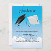 Dubbel Afstuderen Pet Toss Invitation Kaart (Voorkant)