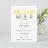 Dubbel de narigheid TWINS Baby Shower Uitnodiging (Staand voorkant)