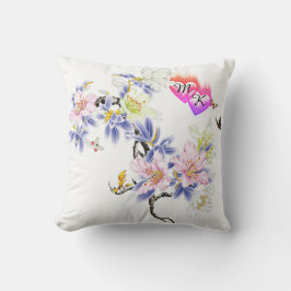 Dubbel monogram gevlochten harten met bloemen kussen