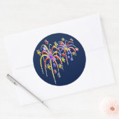 Dubbel Rood Wit en Blauw Vuurwerk op Donkerblauw Ronde Sticker (Envelop)