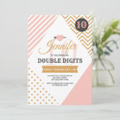 Dubbele cijfers Roze en Goud Uitnodiging (Staand voorkant)