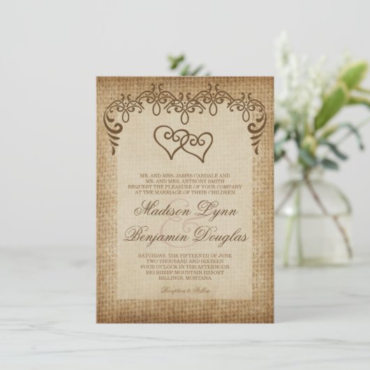 Dubbele harten Rustic Burlap Wedding Invitations Kaart (Staand voorkant)