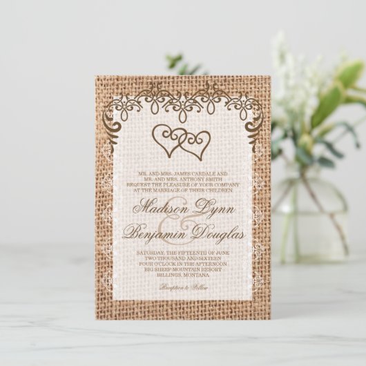 Dubbele harten Rustic Burlap Wedding Invitations Kaart (Staand voorkant)