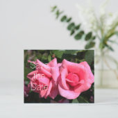 Dubbelroze roos bloemen bruiloft met de datum aankondigingskaart (Staand voorkant)