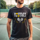 Dubbelspel Pickleball Partner Toernooi T-shirt<br><div class="desc">Als je het hof binnenloopt,  of het nu gaat om vrouwen,  mannen of gemengde dubbeltoernooien,  laat je tegenstanders weten dat je er als team bent.</div>