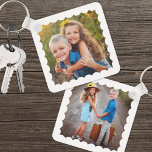 Dubbelzijdige aangepaste twee foto's sleutelhanger<br><div class="desc">Creëer een aangepaste aandenken met deze dubbelzijdige kinderen foto sleutelhanger, nu ontworpen met een scallop rand rond de rand voor een lieve en speelse afwerking. De sint-jakobsschelpen zijn momenteel wit, maar u kunt de kleur aanpassen aan uw stijl of favoriete tint. Het is ideaal voor ouders of grootouders die twee...</div>