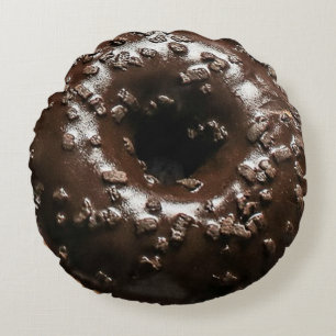 Dubbelzijdige donut: chocolade en roze strooien rond kussen