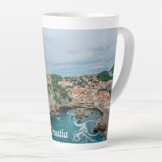 Dubrovnik haven en mok van het stadscentrum latte (Rechterhoek)