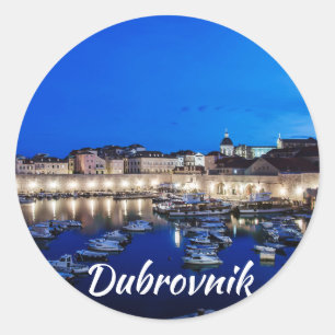 Dubrovnik haven en muren verlicht 's nachts ronde sticker