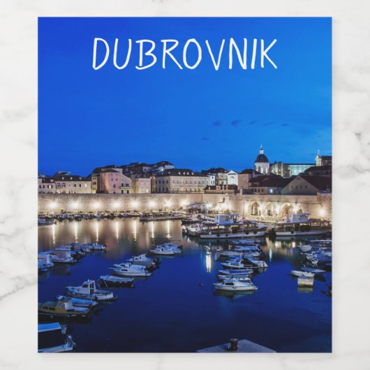 Dubrovnik haven en muren verlicht 's nachts wijn etiket (Enkel label)