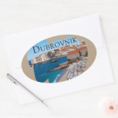 Dubrovnik: Uitzicht van strand en oude stad Ovale Sticker (Envelop)