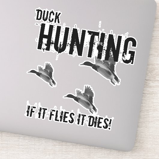 Duck Hunting Quote Mallard Als het vliegt sterft h Sticker (Detail)