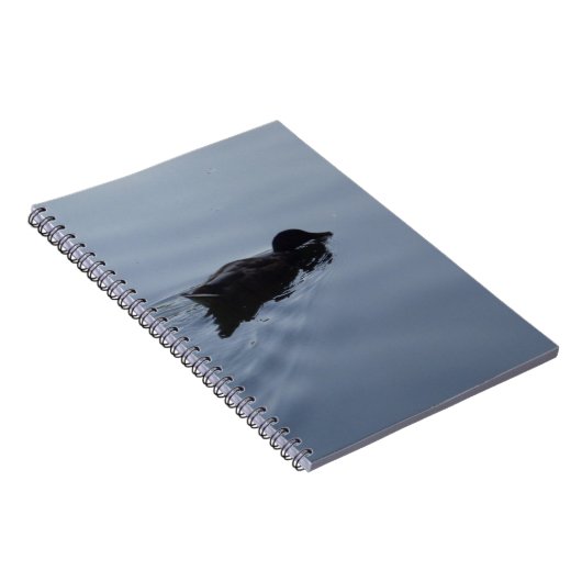 Duck zwemmen in Lake, Natuur Bird Wildlife Blue Notitieboek (Rechterzijde)