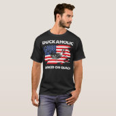 Duckaholic op Quack US FLag Funny Duck Hunt T-shirt (Voorkant volledig)
