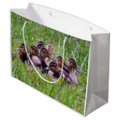 Ducking Huddle Gift Bag Large Cadeautasje (Achterkant Gekanteld)