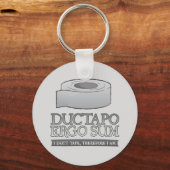 Ductapo Ergo Sum. Ik maak tape, dus ik ben. Sleutelhanger (Voorkant)
