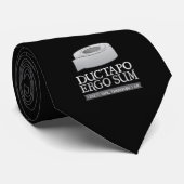 Ductapo Ergo Sum. Ik maak tape, dus ik ben. Stropdas (Opgerold)