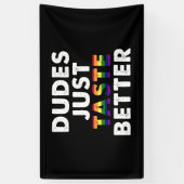 Dudes proeven gewoon beter gay pride cadeau idee spandoek (Verticaal)