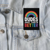Dudes proeven gewoon beter Grappig Gay Pride LGBTQ Button (Insitu)