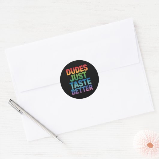 Dudes proeven gewoon beter Grappige Gay Pride LGBT Ronde Sticker (Envelop)