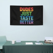 Dudes proeven gewoon beter Grappige Gay Pride LGBT Spandoek (Beurs)