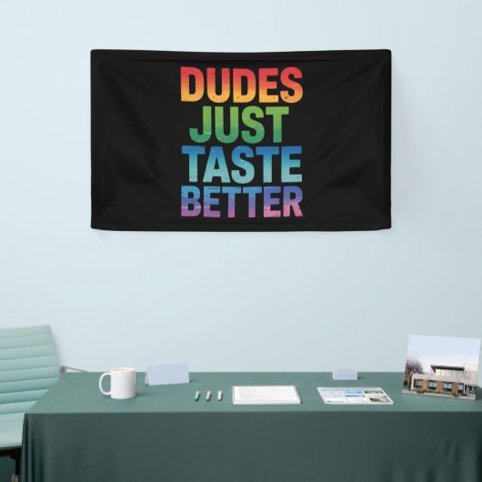 Dudes proeven gewoon beter Grappige Gay Pride LGBT Spandoek (Beurs)