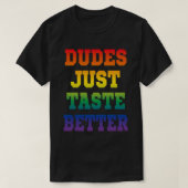 Dudes smaakt gewoon beter Essential T-Shirt (Design voorkant)