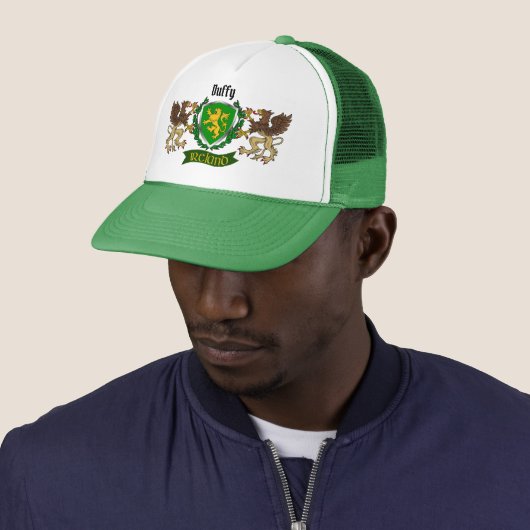 Duffy/O'Duffy Irish Shield gepersonaliseerd Trucker Pet (In situ)