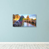 Duif in de stad canvas afdruk (Insitu (Houten vloer))