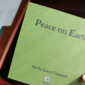 Duif van vrede op aarde en hoop op vrede in de wer feestdagenkaart