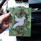 Duif van vrede op aarde en hoop op vrede in de wer feestdagenkaart