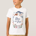 Duik in Five Under the Zee Nautical 5th Birthday T-shirt<br><div class="desc">♥ Een leuke uitnodiging voor je kleintjes verjaardagsfeestje! ★ PERSONALISEER dit ontwerp eenvoudig met uw gegevens! ★ Als u het coördineren van OVEREENKOMENDE PUNTEN nodig hebt, te controleren gelieve ons passend collectie of winkel. Heeft u vragen over onze design of kunt u niet vinden wat u zoekt, neem dan contact...</div>